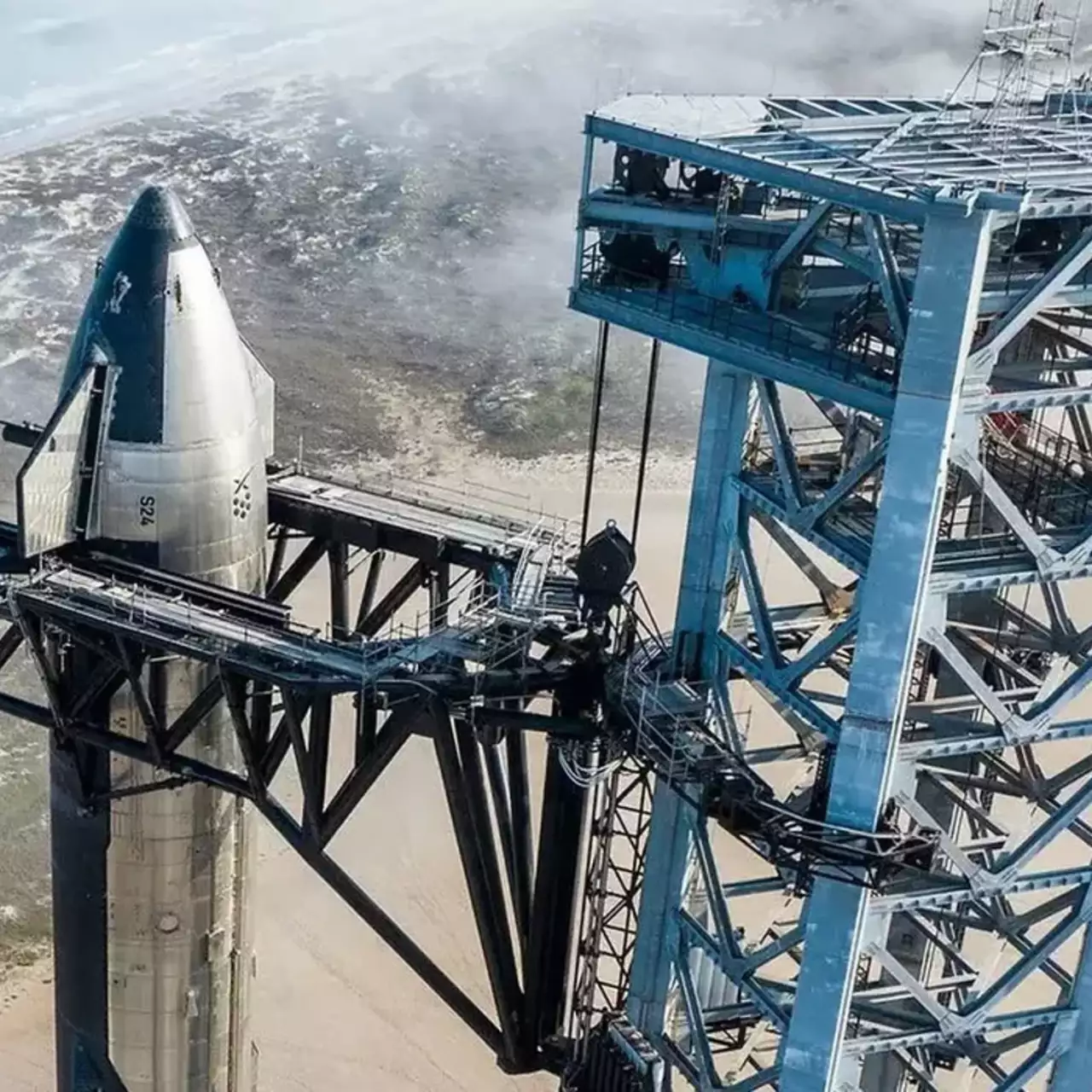 Історична подія: SpaceX вперше зловила перший ступінь Starship після запуску Історична подія: SpaceX вперше зловила перший ступінь Starship після запуску
