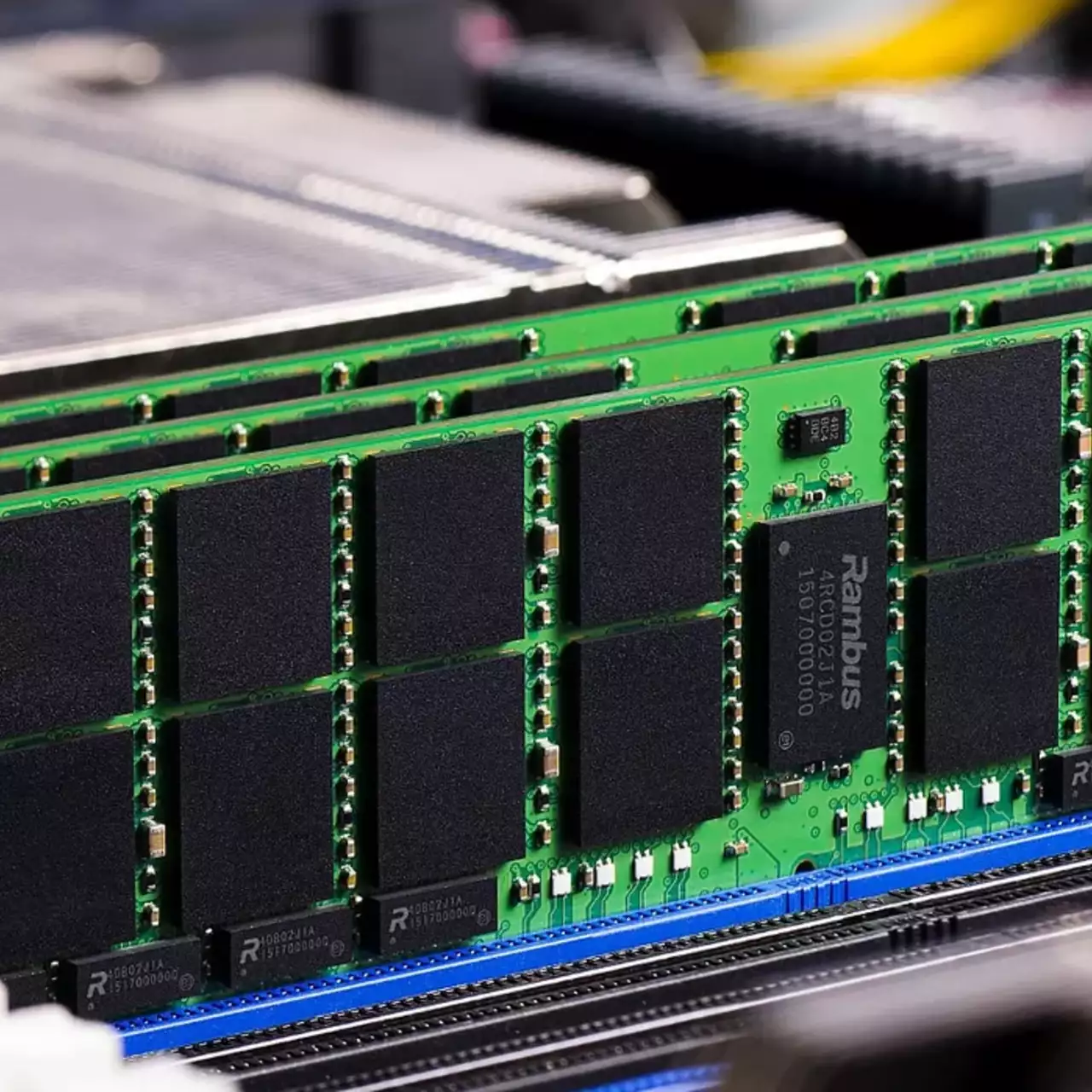 Rambus представила набір компонентів для пам'яті DDR5 MRDIMM-12800 і RDIMM-8000