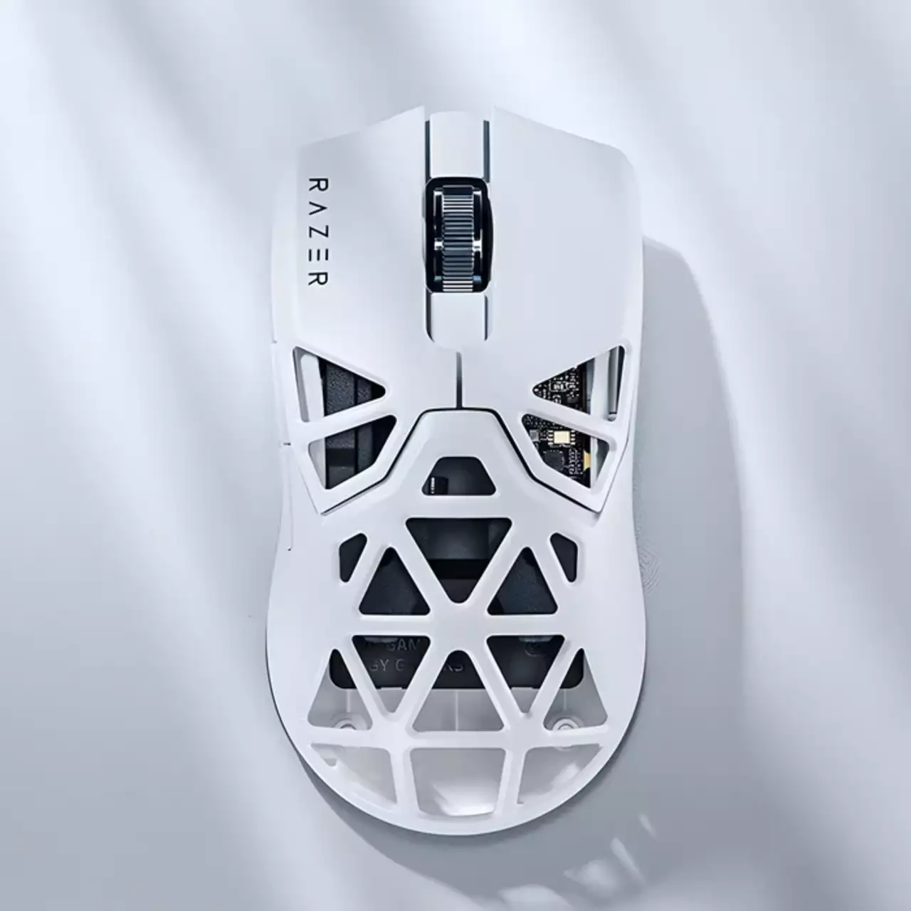Razer представила геймерську мишу Viper Mini Signature Edition в білому кольорі. Її випустять обмеженим тиражем Razer представила геймерську мишу Viper Mini Signature Edition в білому кольорі. Її випустять обмеженим тиражем