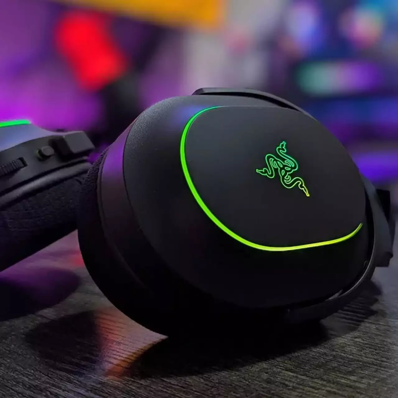 Razer випустила Barracuda X Chroma з RGB і підтримкою двох бездротових режимів