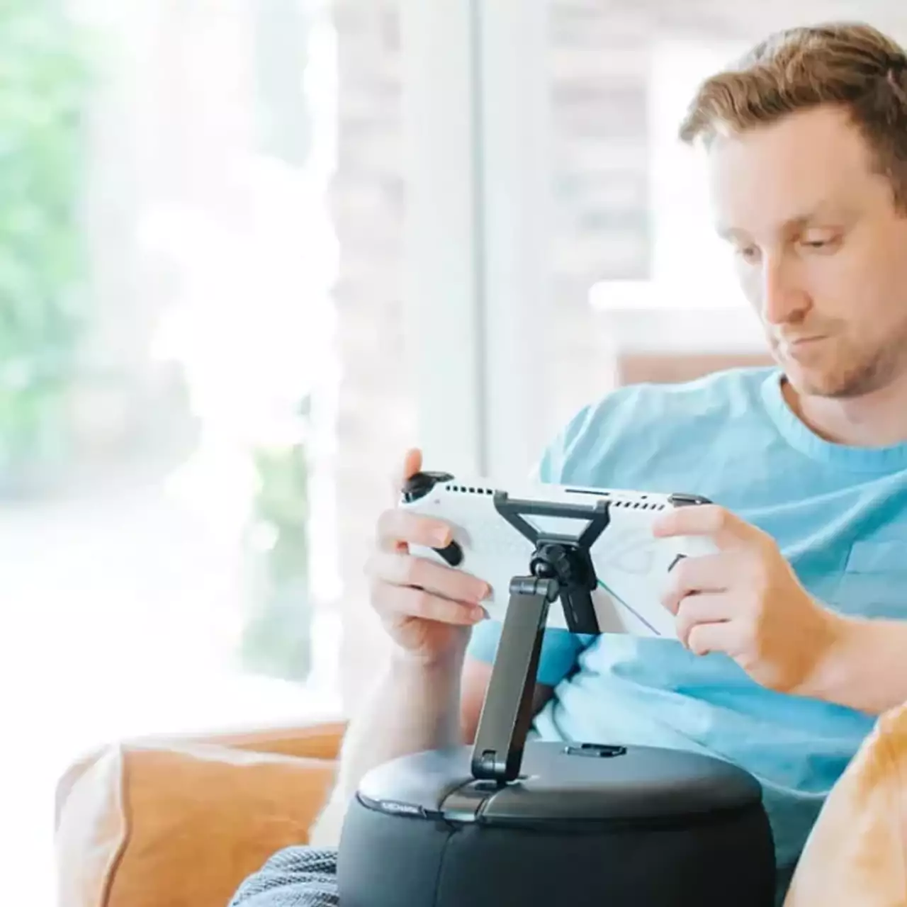 Представлена Gaming Pillow — подушка, яка утримає гаджет за вас