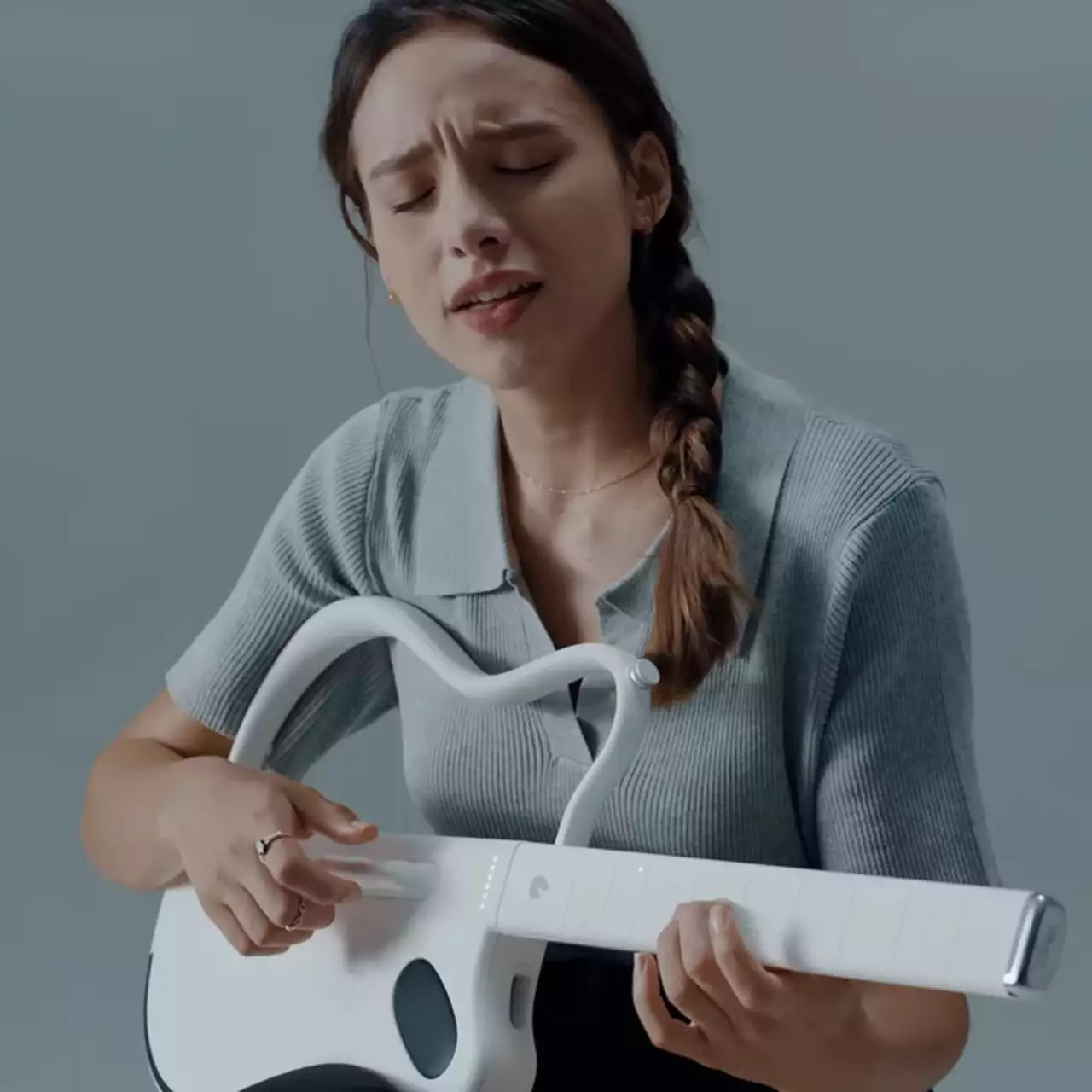 Представлено першу сенсорну гітару Lava Genie — без струн і з додатком Представлено першу сенсорну гітару Lava Genie — без струн і з додатком