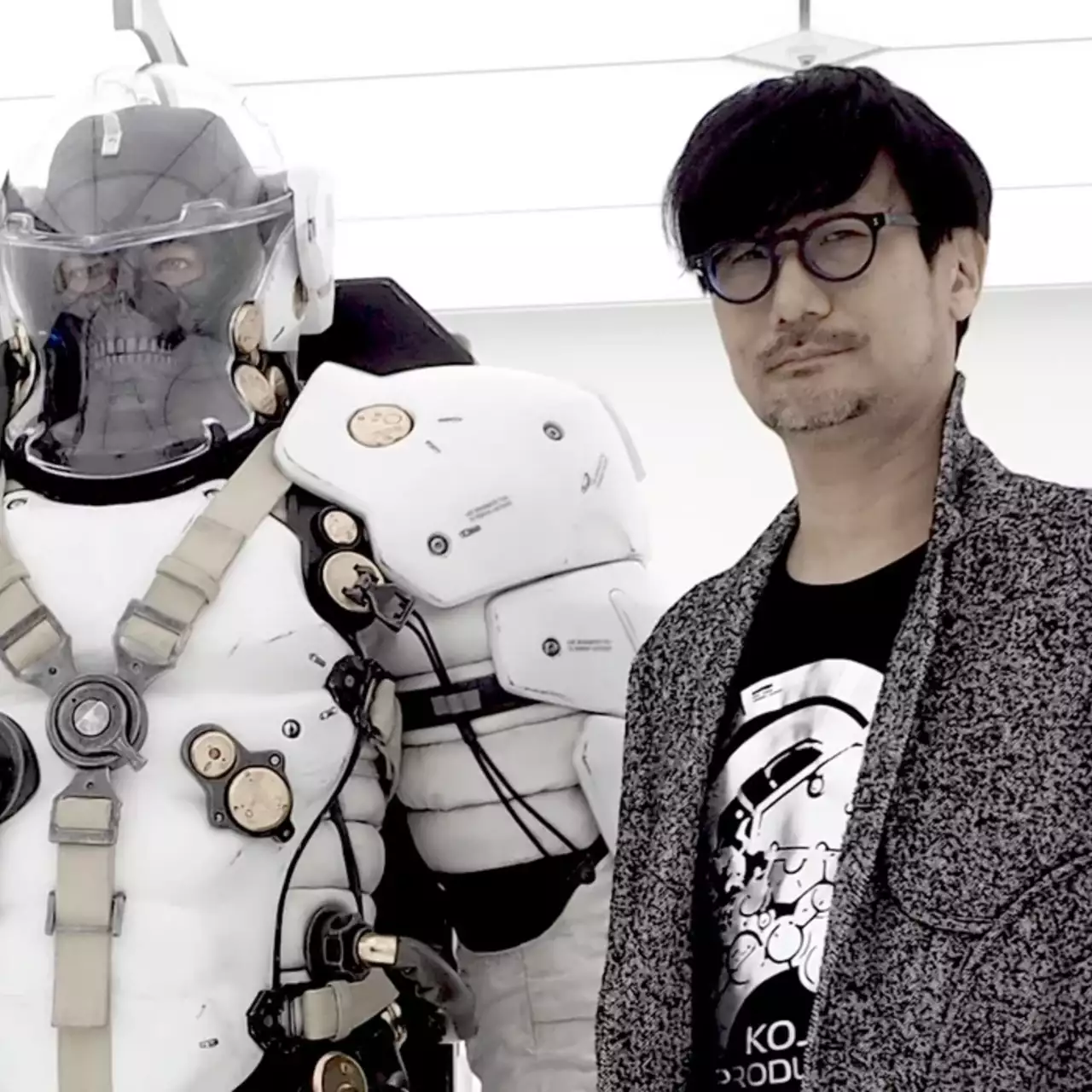 Хідео Кодзіма показав перший офіс Kojima Productions — це крихітна кімната з PS4