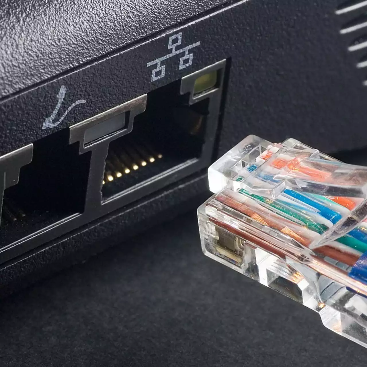 У Японії випустили безпечний Ethernet-кабель з магнітним роз'ємом У Японії випустили безпечний Ethernet-кабель з магнітним роз'ємом