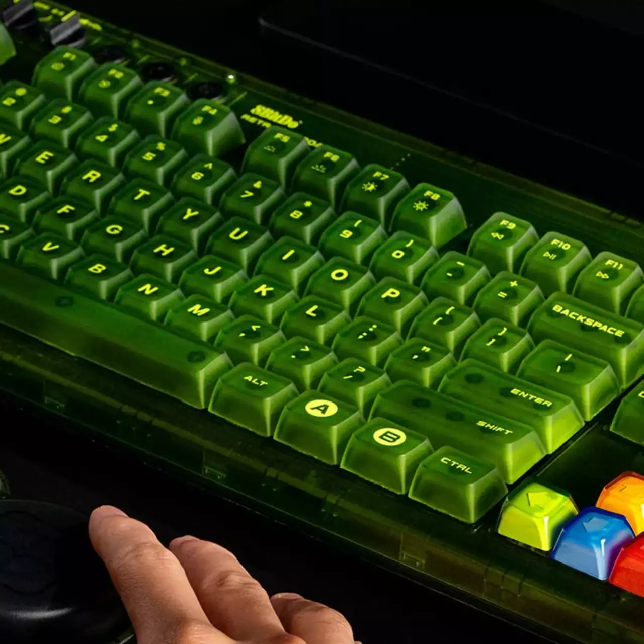 8BitDo представила механічну клавіатуру та мишу в стилі оригінальної Xbox 2001 року 8BitDo представила механічну клавіатуру та мишу в стилі оригінальної Xbox 2001 року