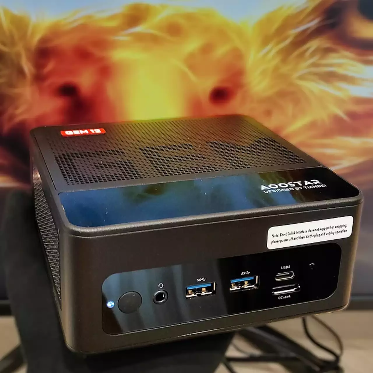 Представлено новий ігровий міні-ПК Aoostar GEM 12 Pro Max з кольоровим дисплеєм і OCuLink