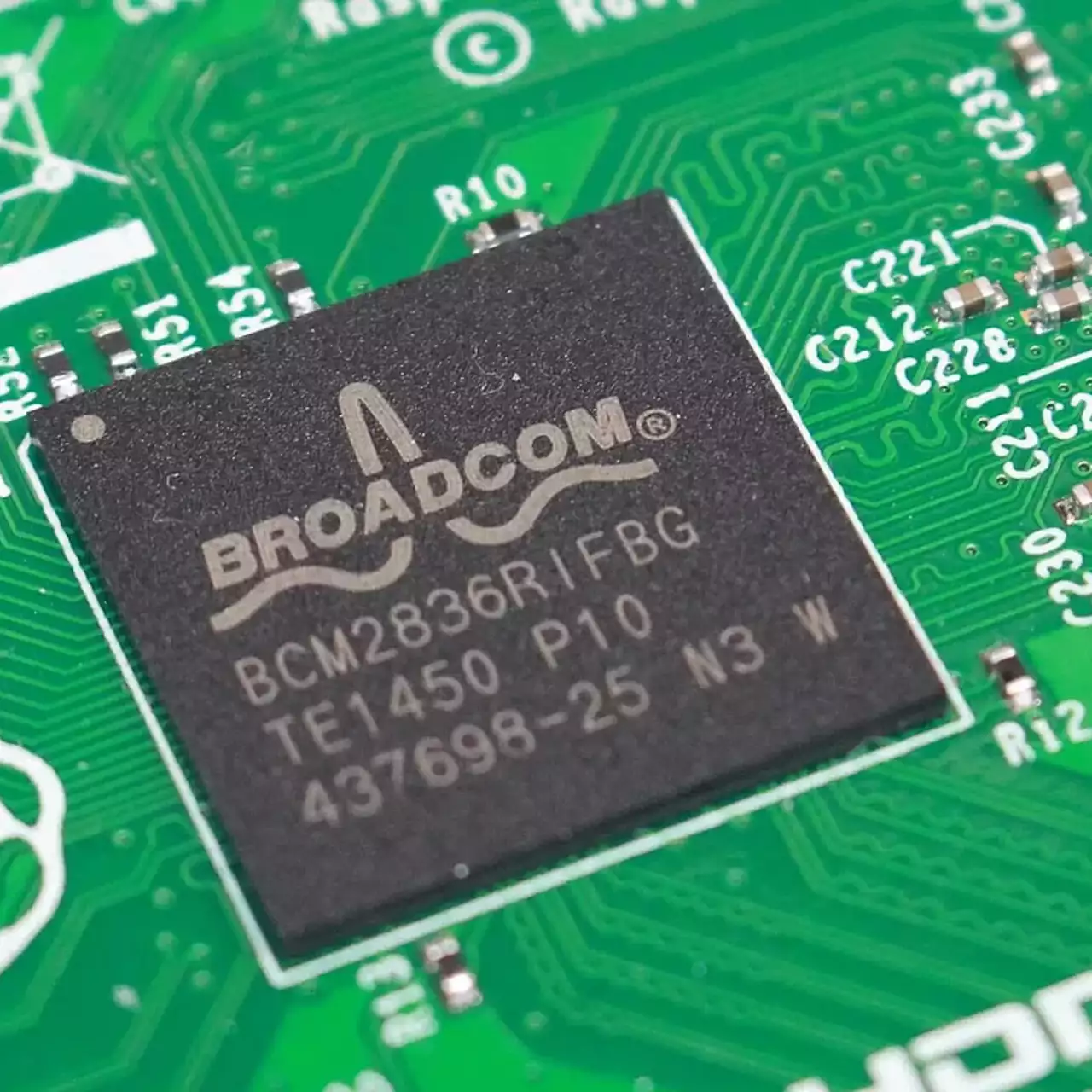 Broadcom представила унікальну платформу для чипів з 12 модулями HBM Broadcom представила унікальну платформу для чипів з 12 модулями HBM
