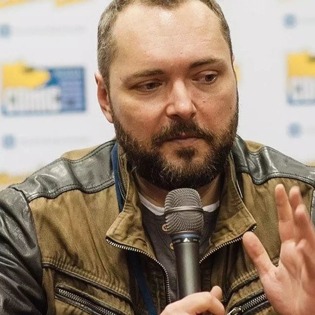 Інтерв'ю з автором «Казок Старої Русі» Романом Папсуєвим на «РЕД Експо»: «ми зробили не какашку» Інтерв'ю з автором «Казок Старої Русі» Романом Папсуєвим на «РЕД Експо»: «ми зробили не какашку»