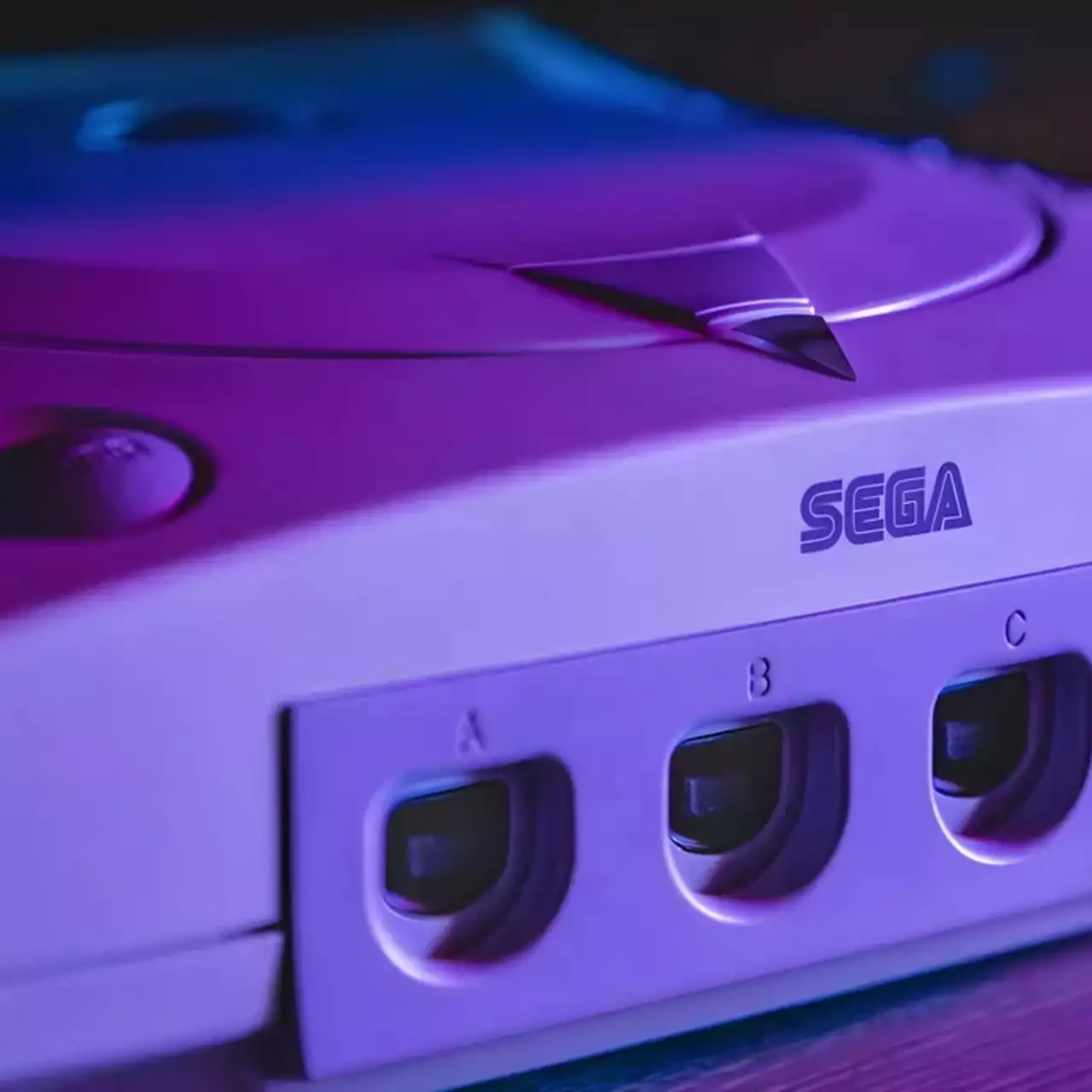 «Kami Bukan Perusahaan Retro» — SEGA Tidak Memiliki Rencana untuk Versi Mini dari Saturn dan Dreamcast