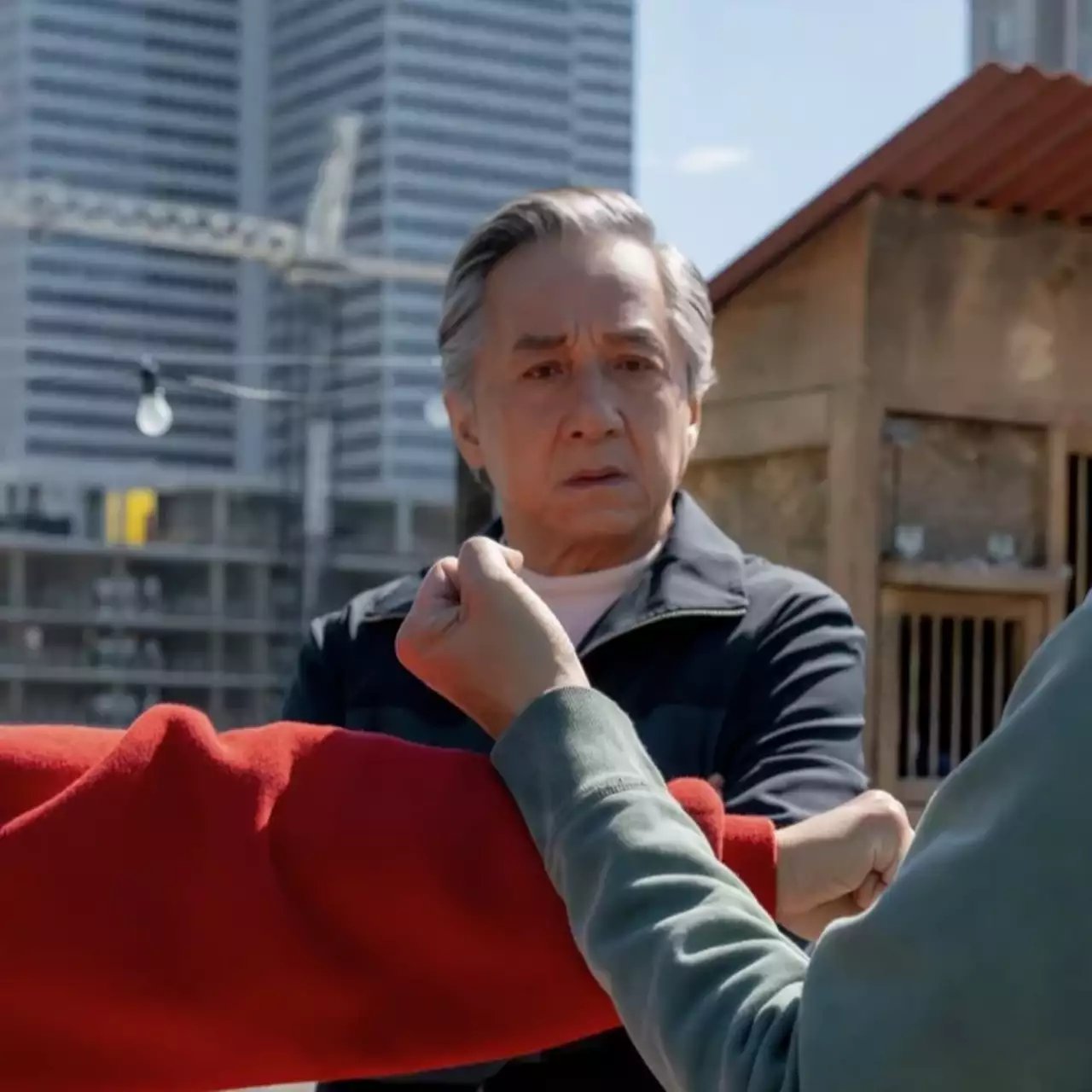 Yaşlanan Jackie Chan, Karate Kid: Legends'tan Yeni Bir Görüntüde Görünüyor