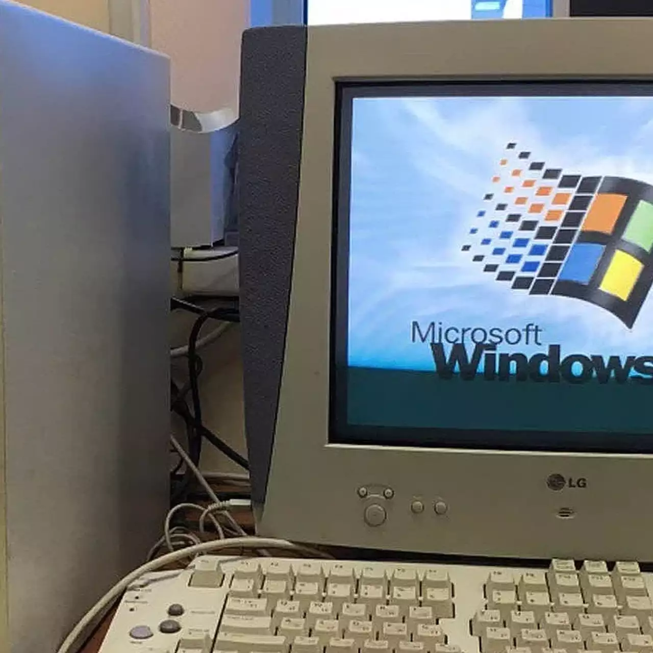 Дослідники протестували нейромережу на Windows 98 — результат дивує