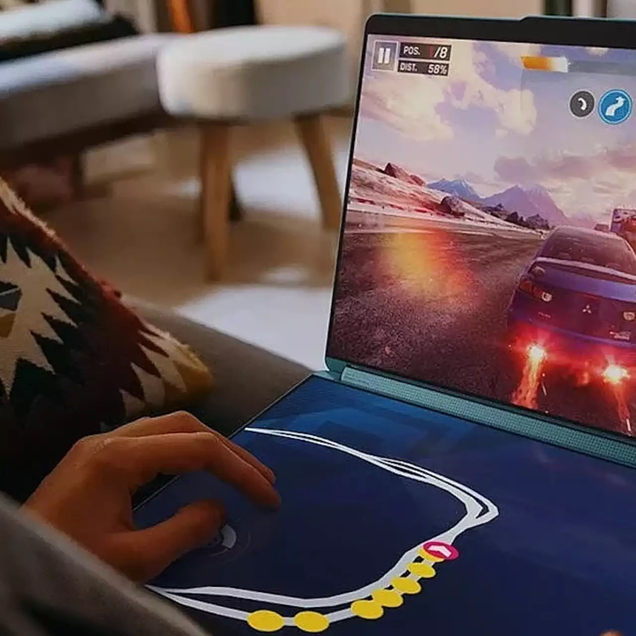 Lenovo prezentuje laptopy z unikalnymi ekranami i panelem dotykowym