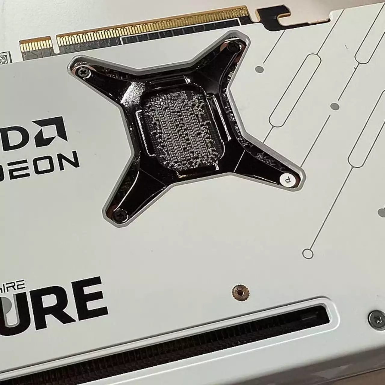 AMD готує Radeon RX 9070 XT з ціною від $479