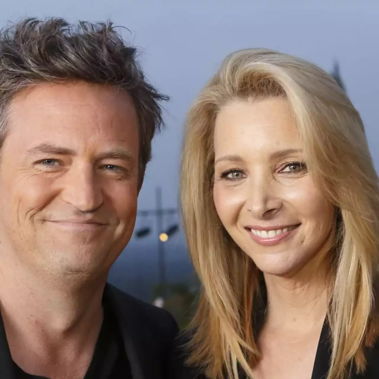 Phoebe z Przyjaciół ujawnia, że Matthew Perry potajemnie zostawił jej notatkę 20 lat temu