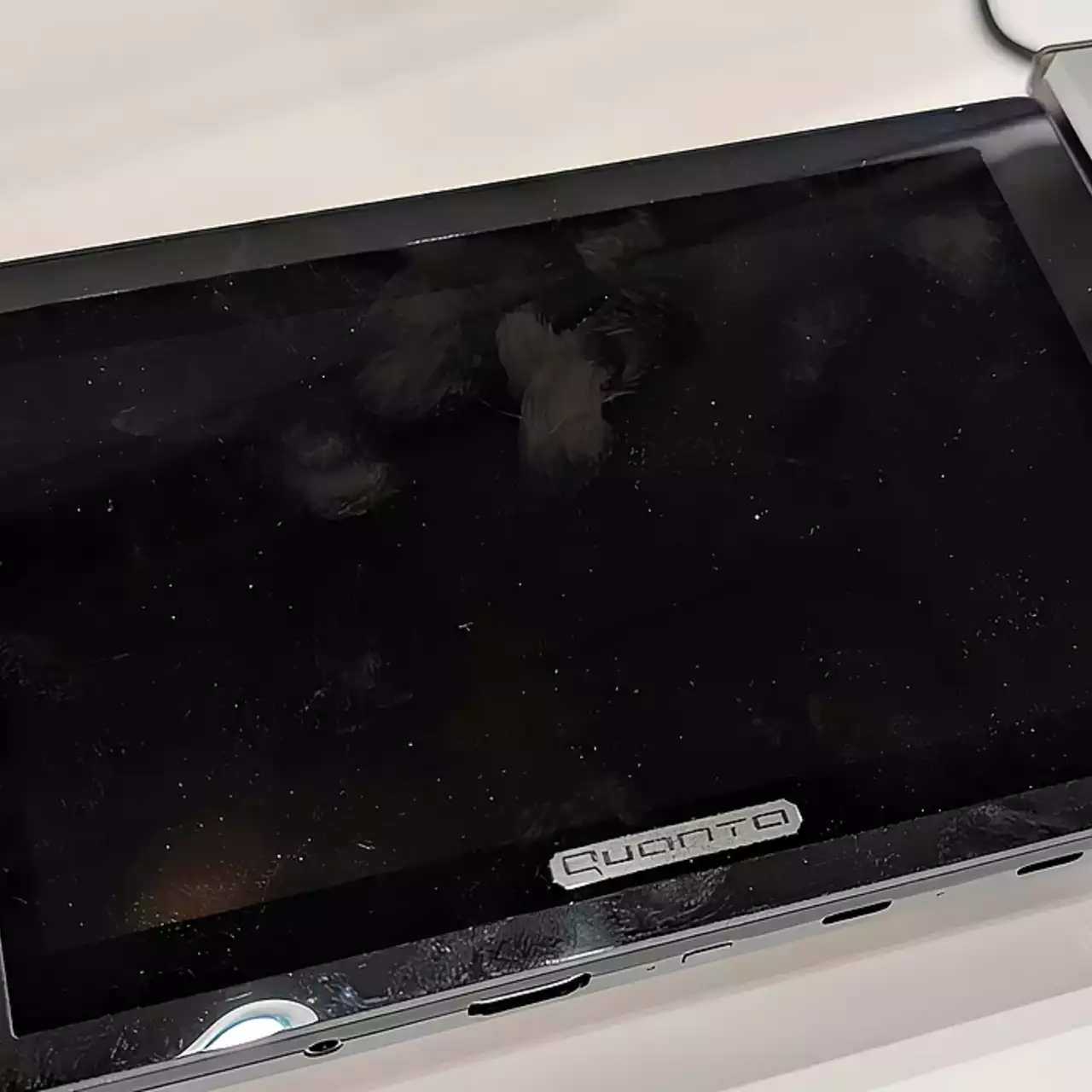 Intel prezentuje modułowe laptopy i kieszonkowe komputery PC na CES 2025