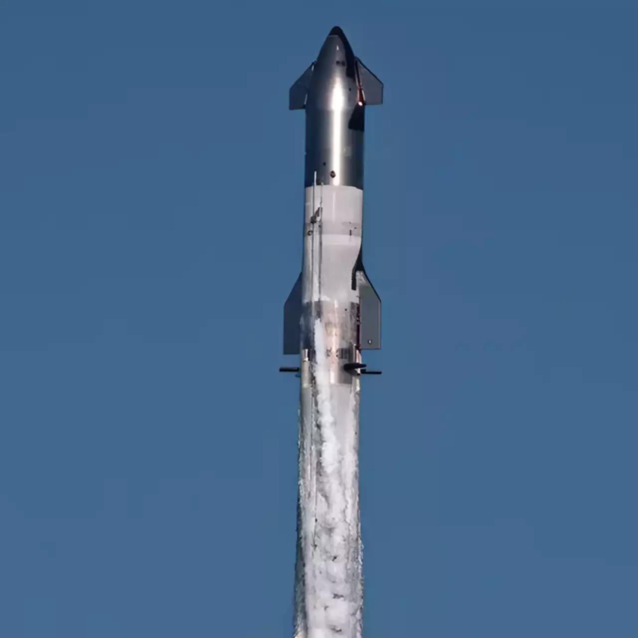 Прототип корабля Starship вибухнув під час випробувального польоту Прототип корабля Starship вибухнув під час випробувального польоту