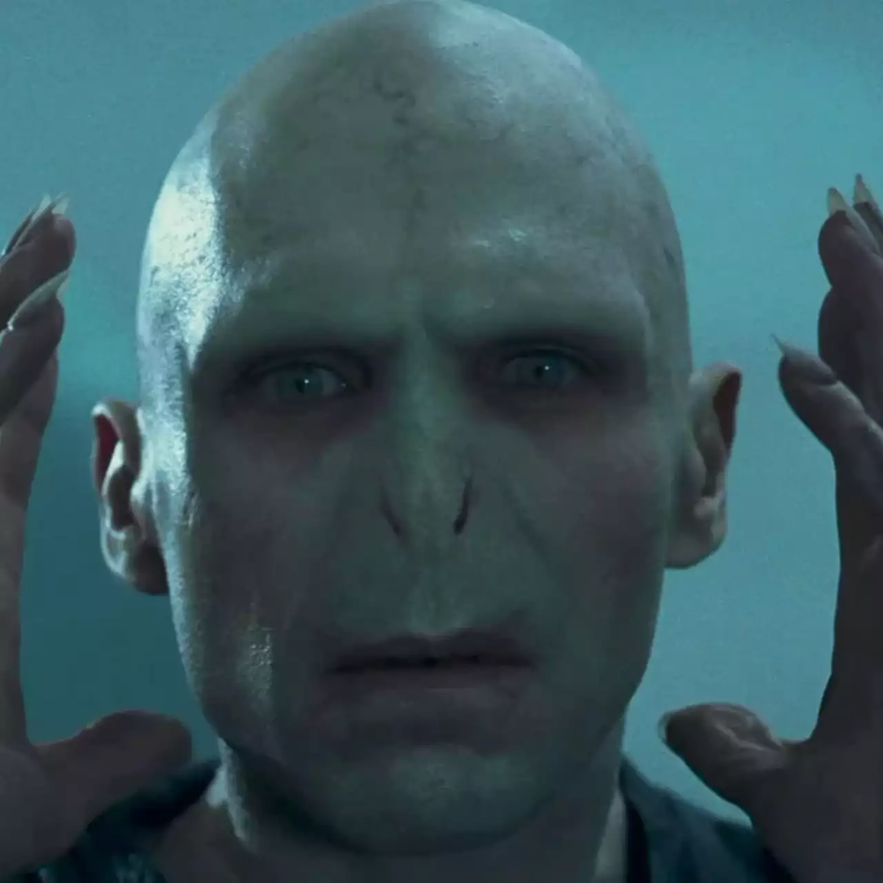 Harry Potter and the Philosopher's Stone Director Reveals Which Actor He Wants to Play Voldemort in the Series Harry Potter and the Philosopher's Stone Director Reveals Which Actor He Wants to Play Voldemort in the Series