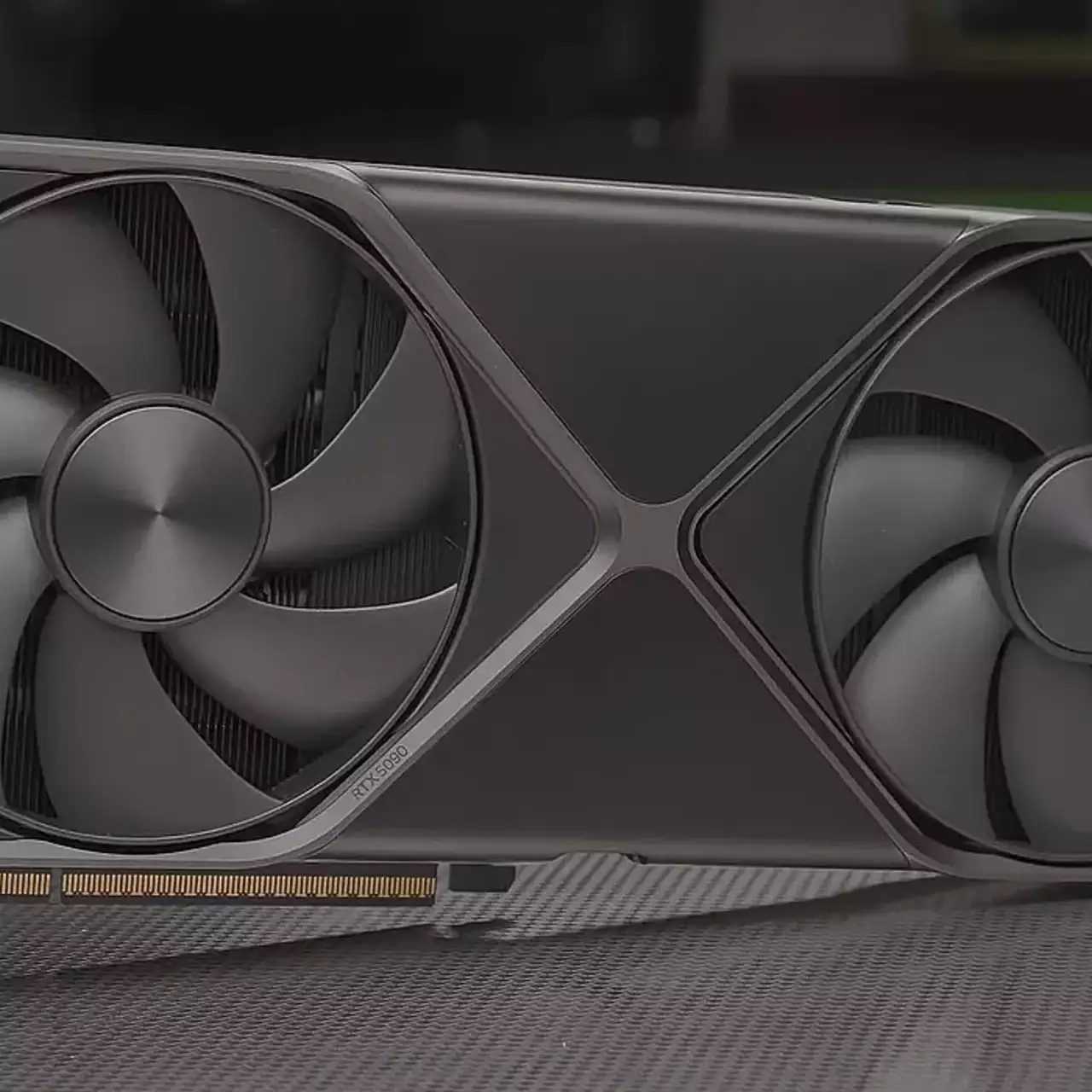 NVIDIA гарантує безпеку RTX 5090, нові роз'єми не будуть плавитися як на RTX 4090 NVIDIA гарантує безпеку RTX 5090, нові роз'єми не будуть плавитися як на RTX 4090