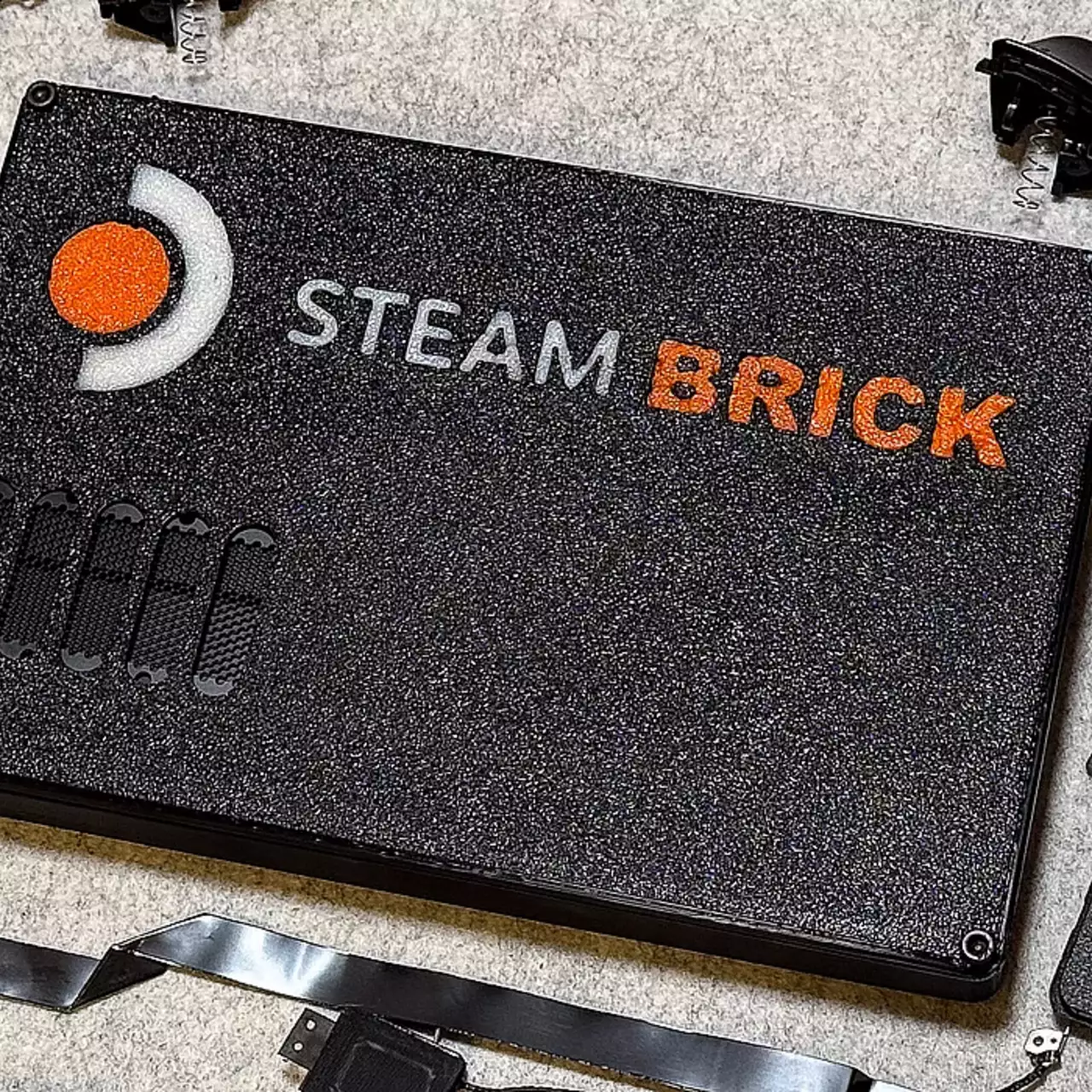 Apresentando o Steam Brick — uma versão única do console da Valve sem tela e controles