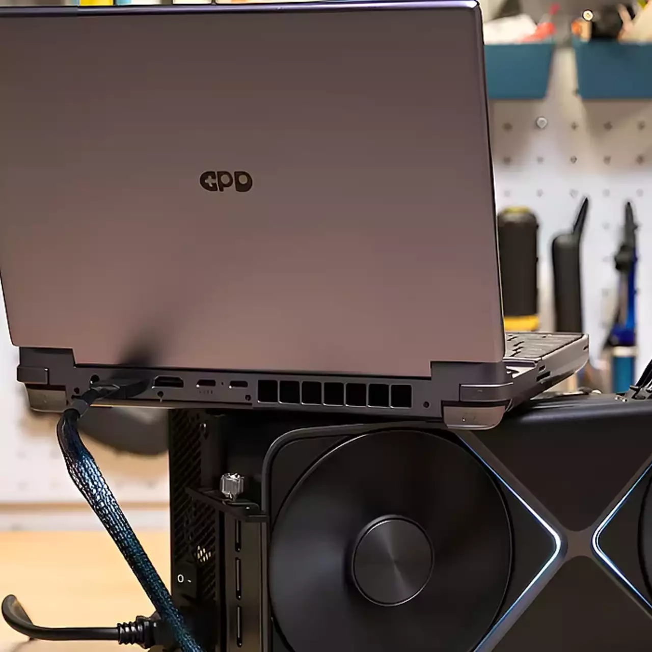 RTX 5090 testowany z konsolą przenośną — działa, ale nie idealnie