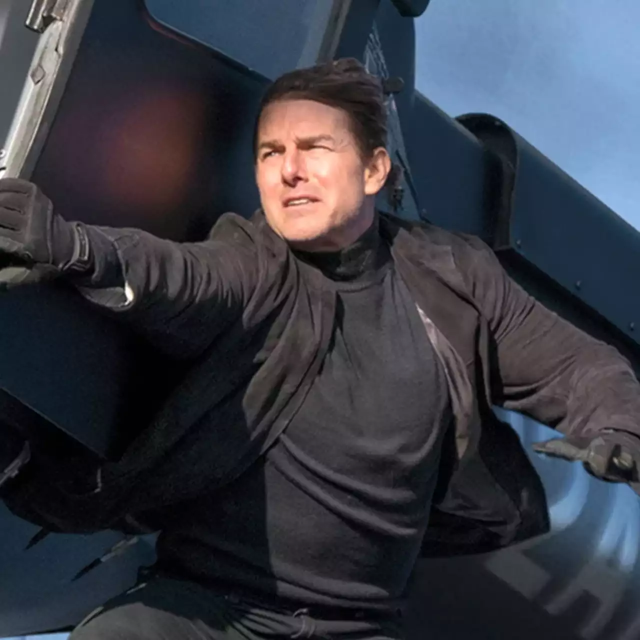 Tom Cruise Demonstrates Dangerous Plane Stunt for New Mission Impossible Tom Cruise Demonstrates Dangerous Plane Stunt for New Mission Impossible