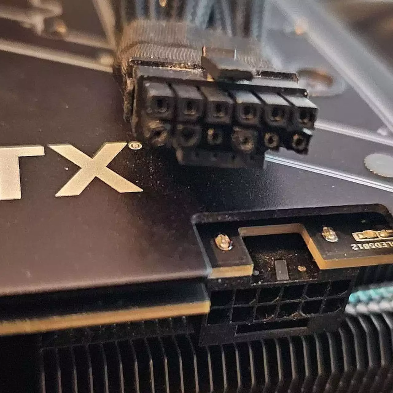 Нові проблеми NVIDIA: 16-контактні роз'єми плавляться навіть на RTX 5080 Нові проблеми NVIDIA: 16-контактні роз'єми плавляться навіть на RTX 5080