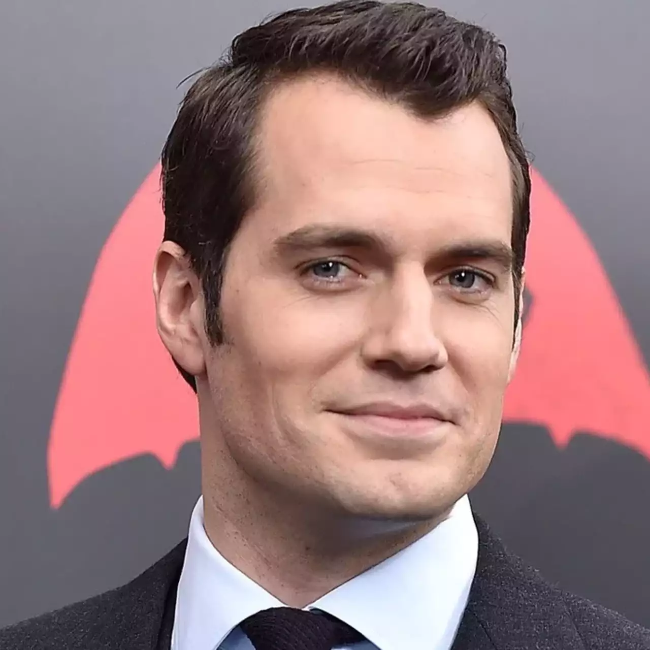 Amazon CEO, hayranlara bir sonraki James Bond olarak kimi görmek istediklerini sordu. Çoğunluk Henry Cavill'i seçti.