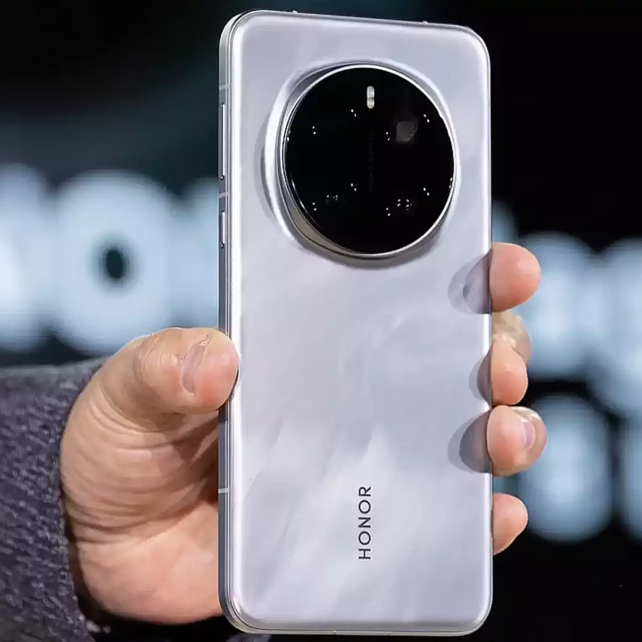 В Україні відкрилися попередні замовлення на новий флагман HONOR Magic 7 Pro