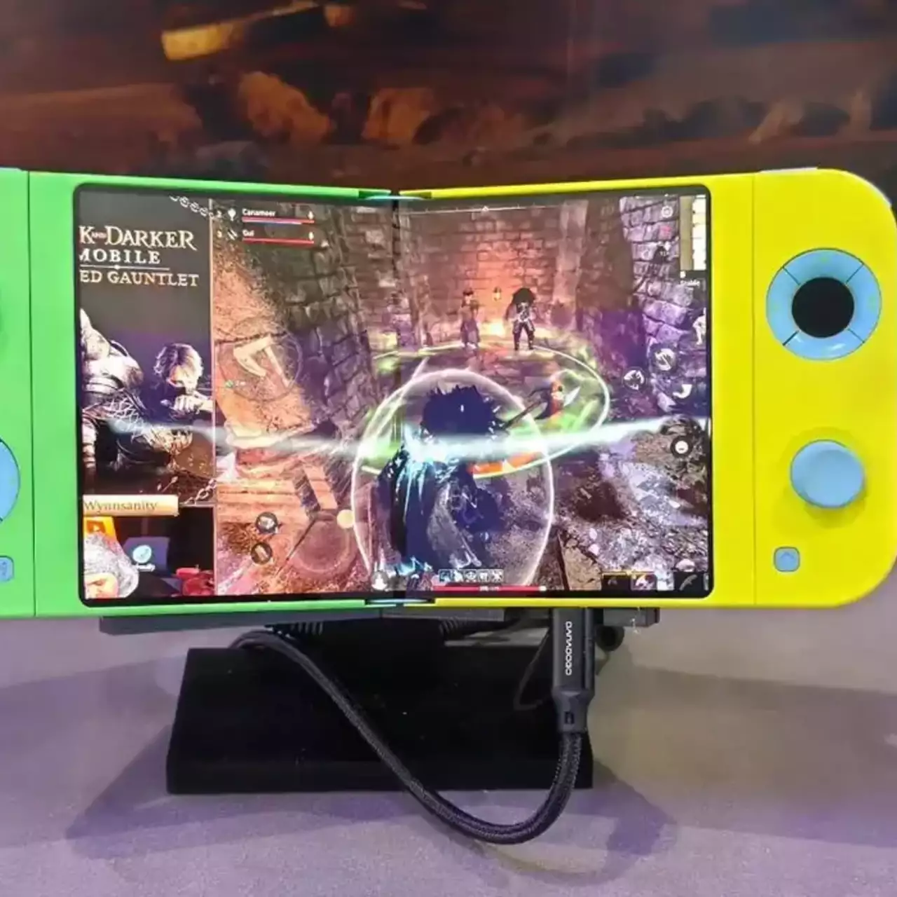 Samsung presenta un prototipo de consola portátil que se asemeja a Nintendo Switch con una pantalla plegable