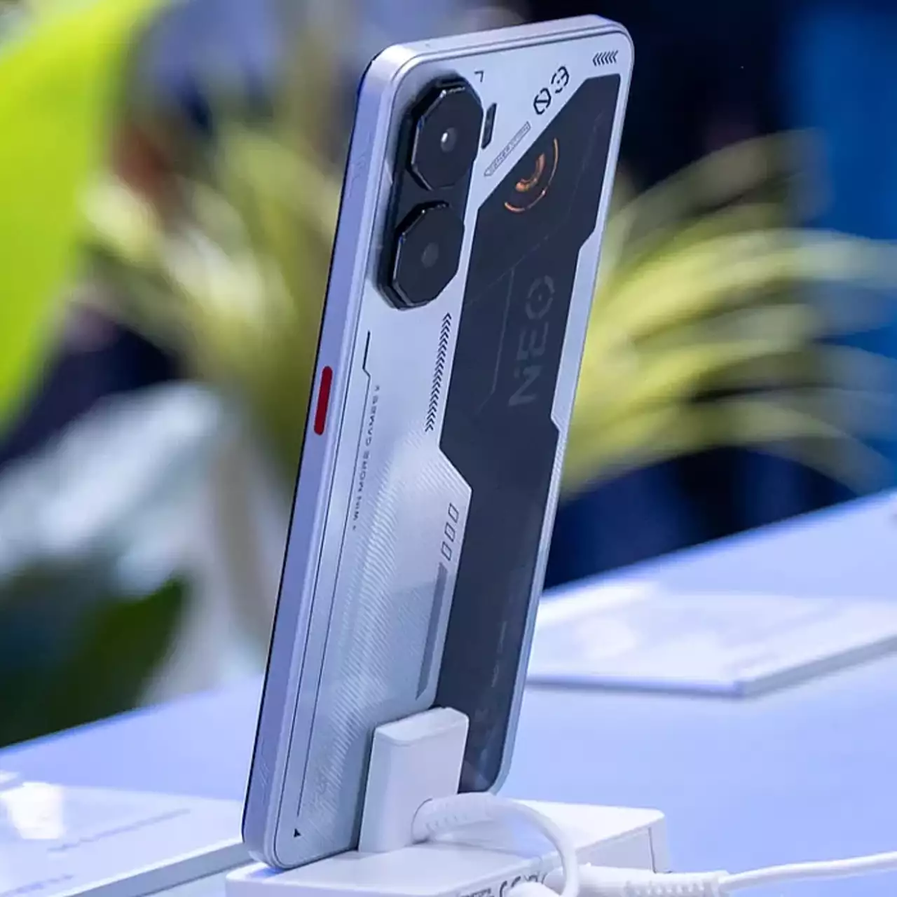ZTE Revela Smartphones com Carregamento Direto e Otimização de IA para Jogadores ZTE Revela Smartphones com Carregamento Direto e Otimização de IA para Jogadores
