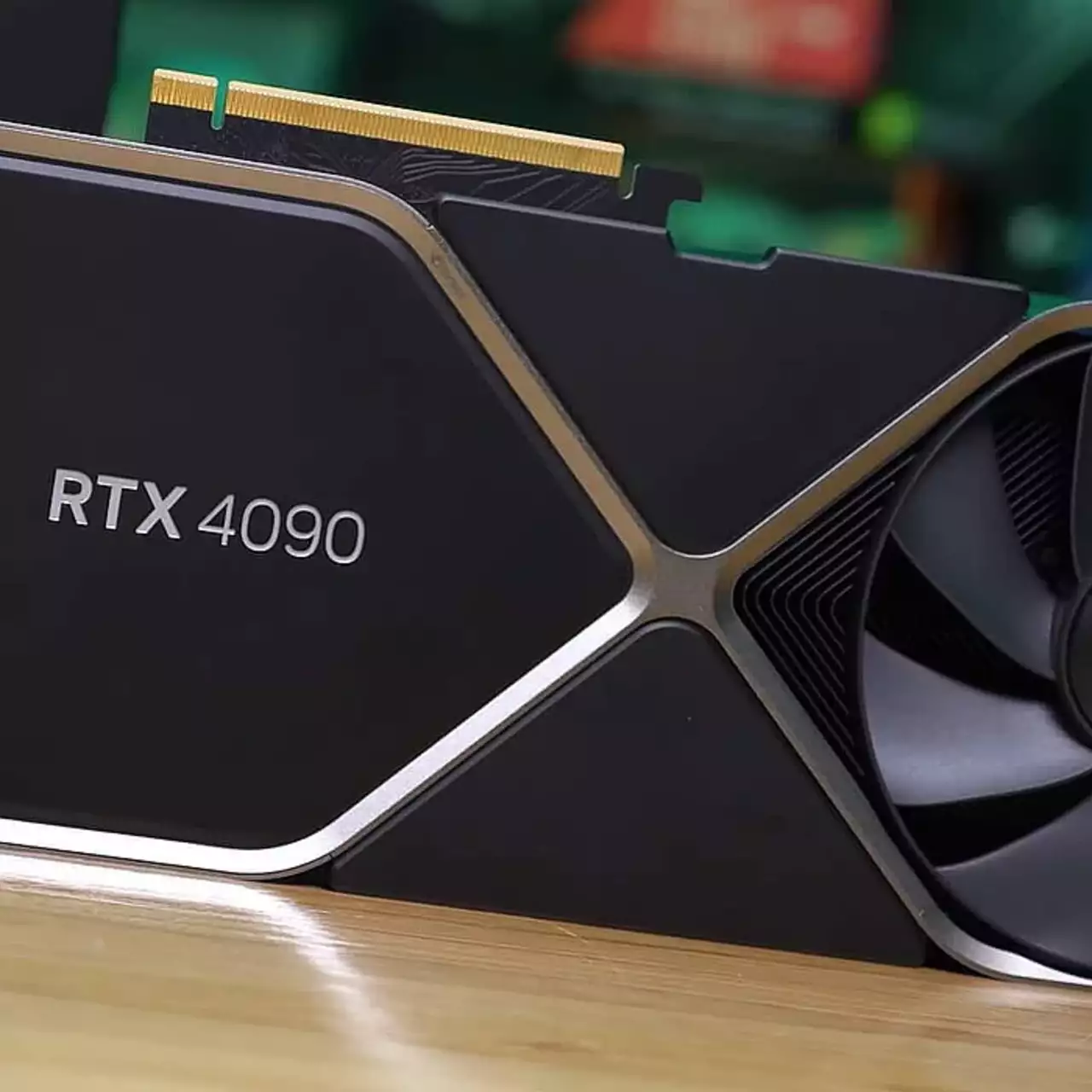 NVIDIA тестує RTX 4090 з пам'яттю вчетверо більшою, ніж у стандартної моделі NVIDIA тестує RTX 4090 з пам'яттю вчетверо більшою, ніж у стандартної моделі