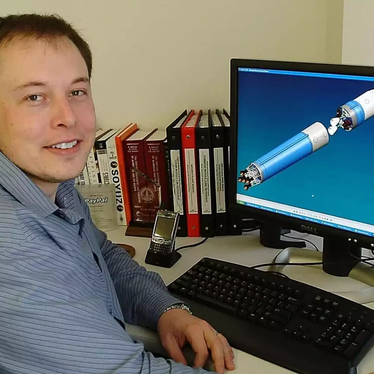 Photos of Elon Musk's Gaming PC Surface Online