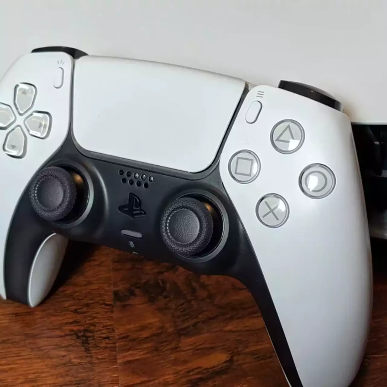 PS5 Outselling PS4 in the U.S., While Xbox Series X/S Trails Behind Xbox One PS5 Outselling PS4 in the U.S., While Xbox Series X/S Trails Behind Xbox One