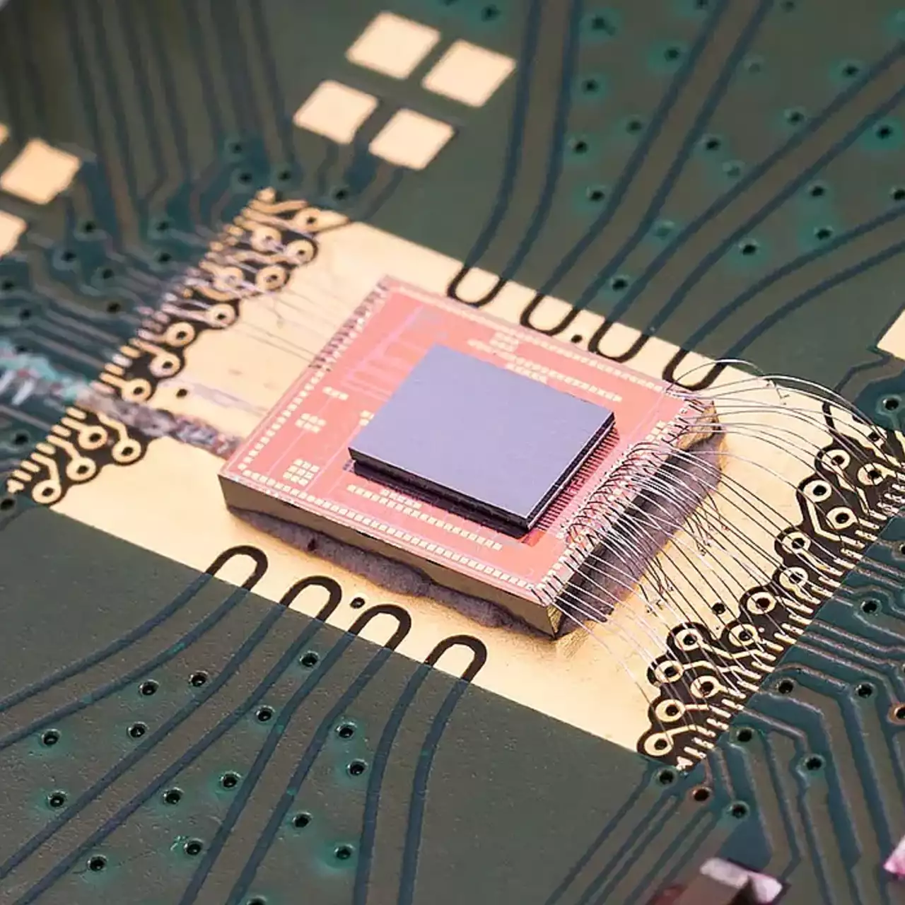 Científicos chinos presentan un procesador RISC-V sin silicio