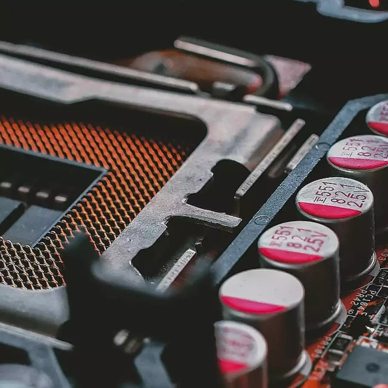 Російська компанія iRU представила недорогі плати під Intel та AMD Російська компанія iRU представила недорогі плати під Intel та AMD