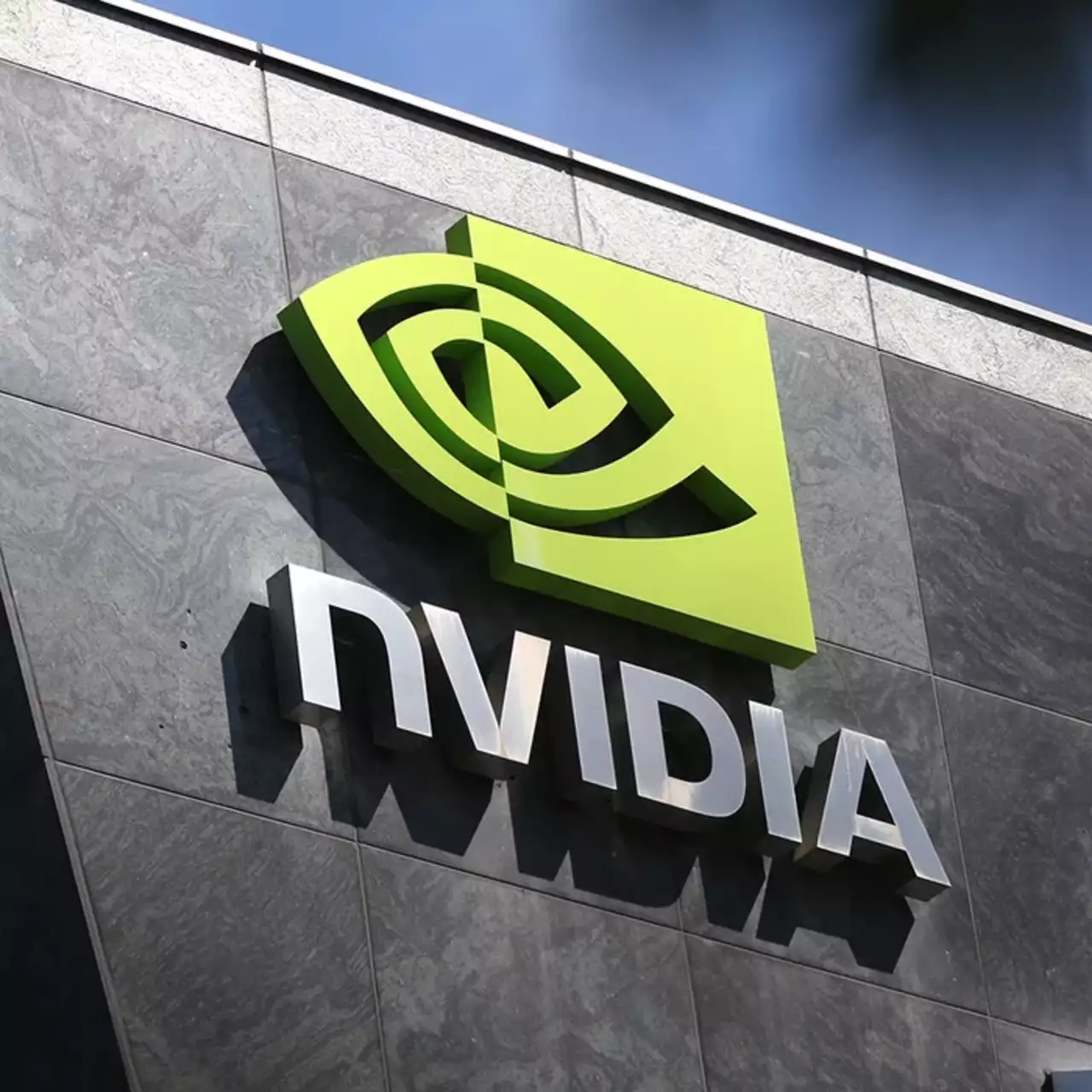 NVIDIA подешевшала на $1 трильйон з початку 2025 року: акції впали на 29% NVIDIA подешевшала на $1 трильйон з початку 2025 року: акції впали на 29%