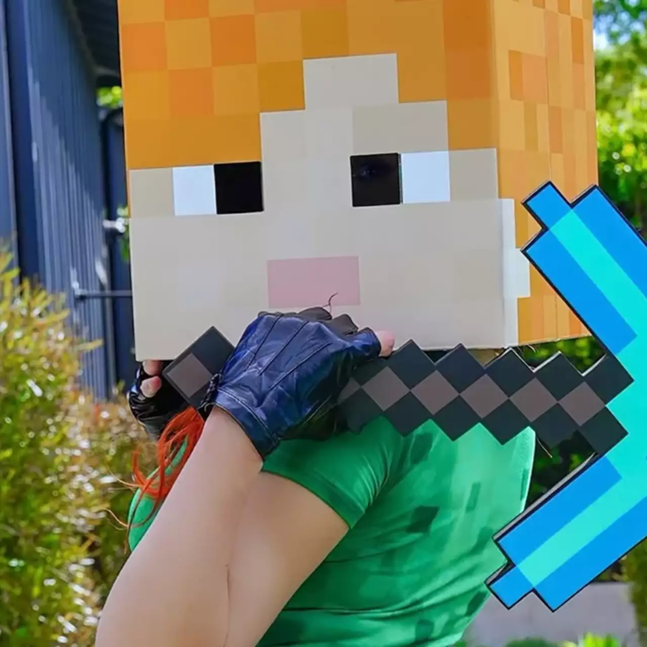 Дівчина показала косплей на Алекс з Minecraft