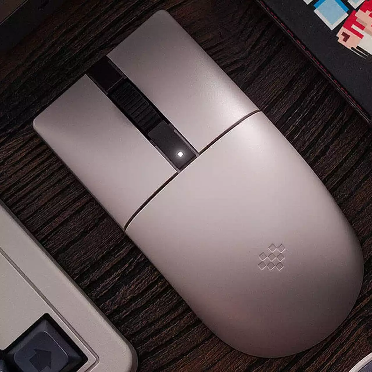 8BitDo Memperkenalkan Mouse Terinspirasi NES dengan Tampilan Retro dan Teknologi Modern