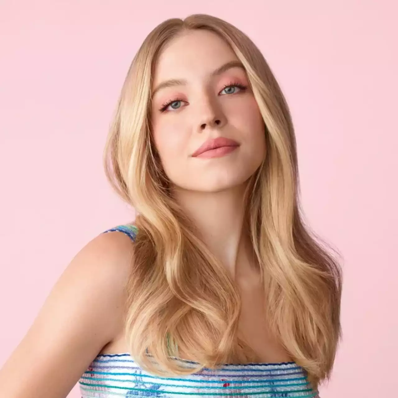 Variasi: Sydney Sweeney Akan Membintangi Adaptasi Film dari Fiksi Terpisah Variasi: Sydney Sweeney Akan Membintangi Adaptasi Film dari Fiksi Terpisah