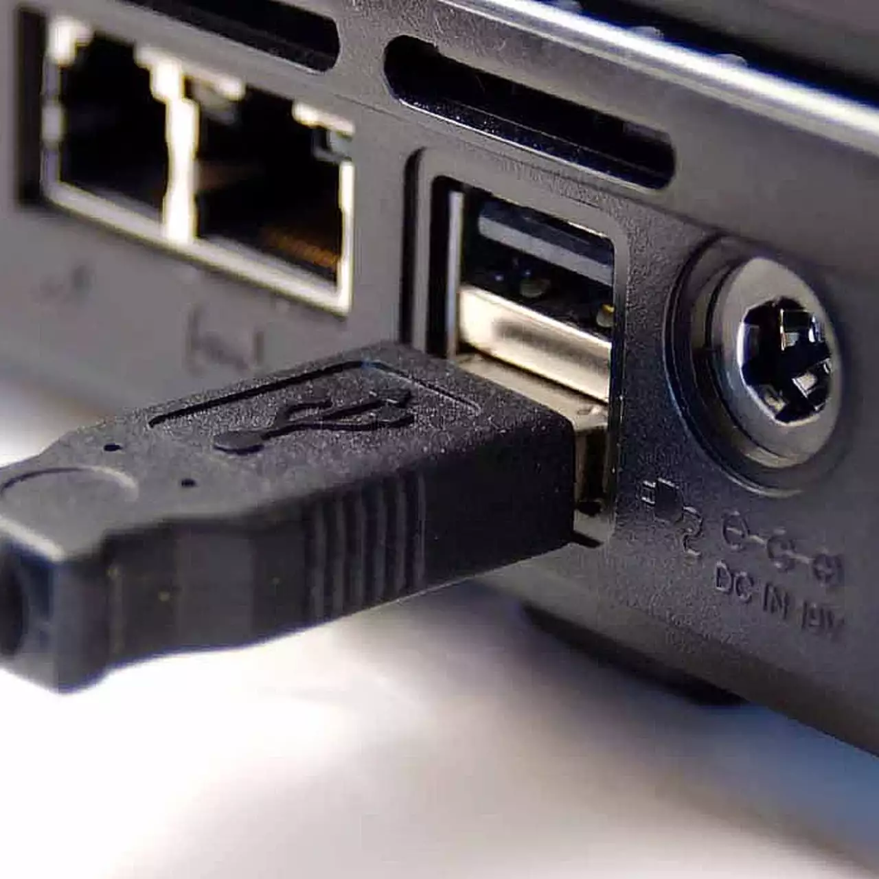 USB 2.0 виповнилося 25 років — стандарт, який пережив усіх