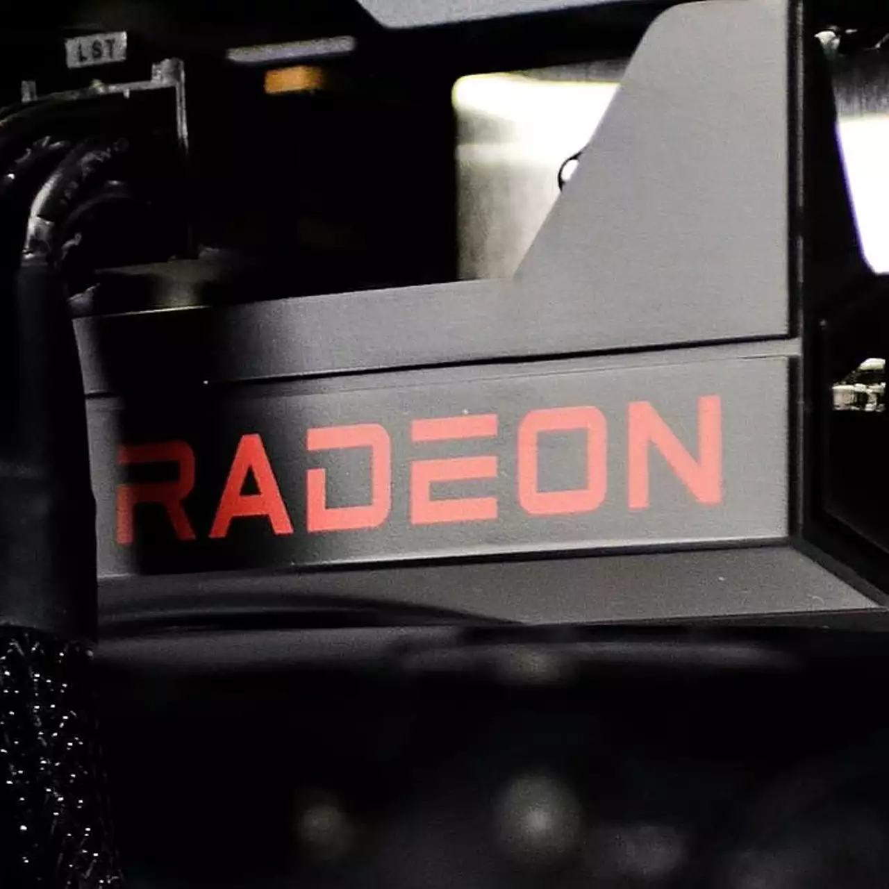 AMD випускає бюджетну RX 9070 GRE, поки що лише для китайського ринку