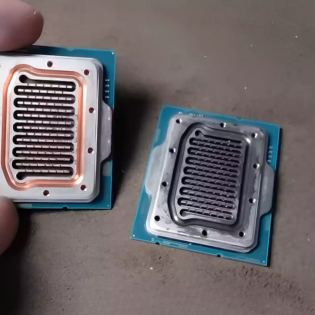 Modder Chinês Transforma Tampa de CPU em um Cooler Líquido Embutido Modder Chinês Transforma Tampa de CPU em um Cooler Líquido Embutido