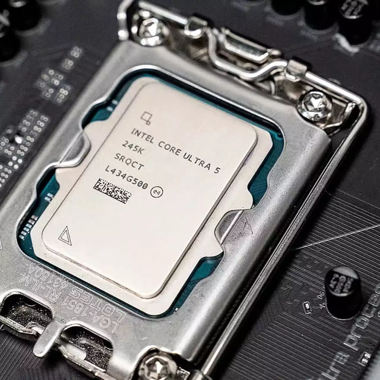 CPU Baru Intel Menghambat Kecepatan SSD — Pengguna Mencari Solusi Alternatif CPU Baru Intel Menghambat Kecepatan SSD — Pengguna Mencari Solusi Alternatif