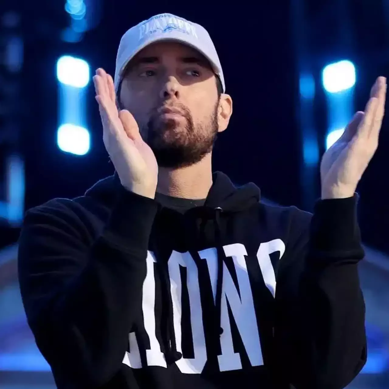 «Yang Terbaik yang Ditawarkan Internet»: Penggemar Menciptakan Kembali «Lose Yourself» dari Eminem Menggunakan Klip dari 331 Film