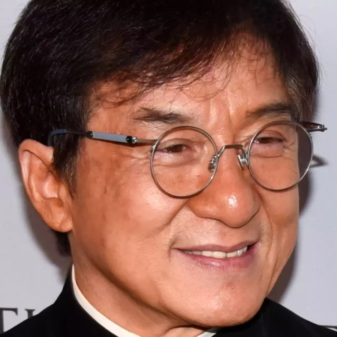 Jackie Chan Diz Que Não Tem Planos de Parar de Fazer Seus Próprios Dublês