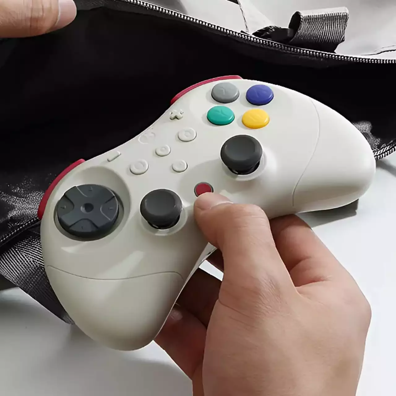 Sega Saturn у новому форматі: представлено геймпад GuliKit Elves 2 Pro