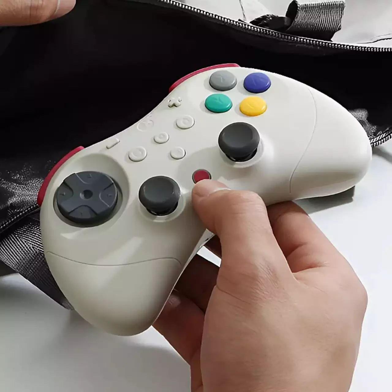 Sega Saturn Reimaginado: GuliKit Revela o Controle Pro Elves 2 Sega Saturn Reimaginado: GuliKit Revela o Controle Pro Elves 2