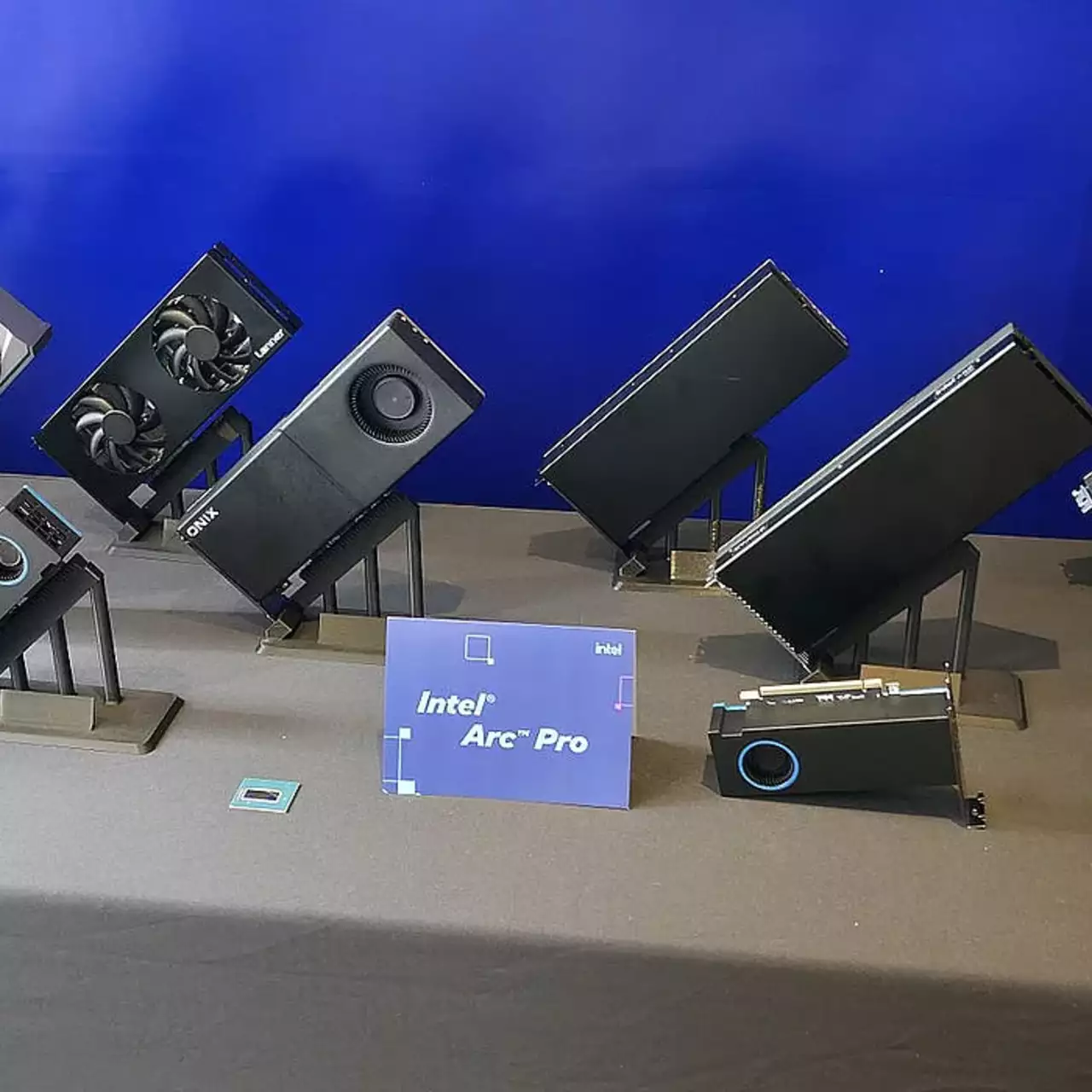 Intel Memperkenalkan GPU Arc Pro B50 dan B60, Plus Platform Battlematrix Dual-GPU