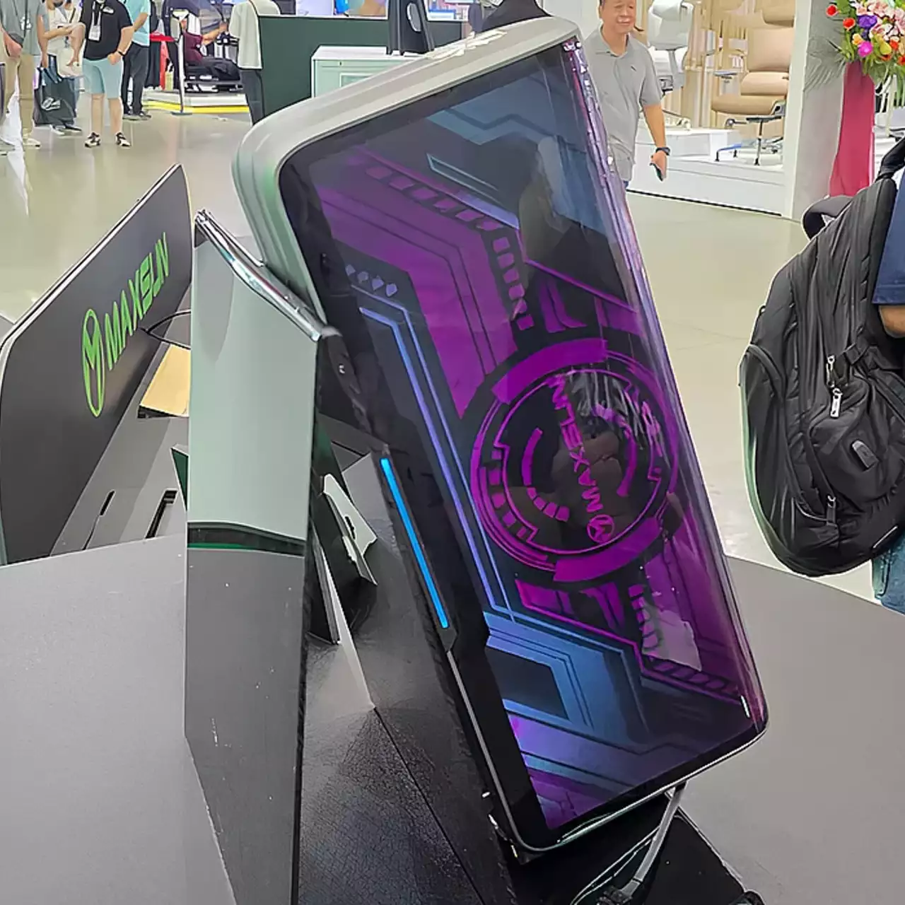 Сховане охолодження та RGB-підсвітка — MaxSun експериментує з футуристичним дизайном відеокарт Сховане охолодження та RGB-підсвітка — MaxSun експериментує з футуристичним дизайном відеокарт