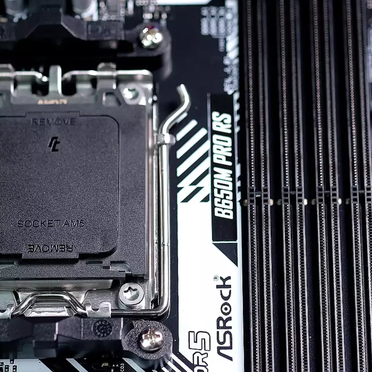 AMD згортатиме виробництво чіпсетів B650 на користь B850
